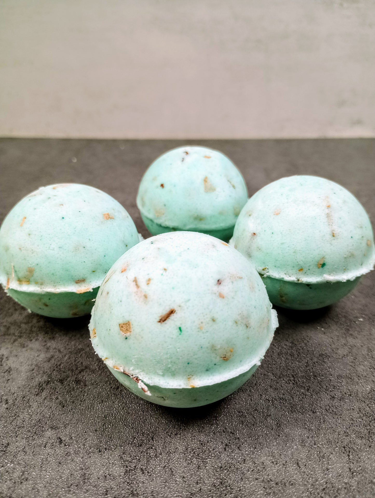 Natural Moisturizing Bath Bombs