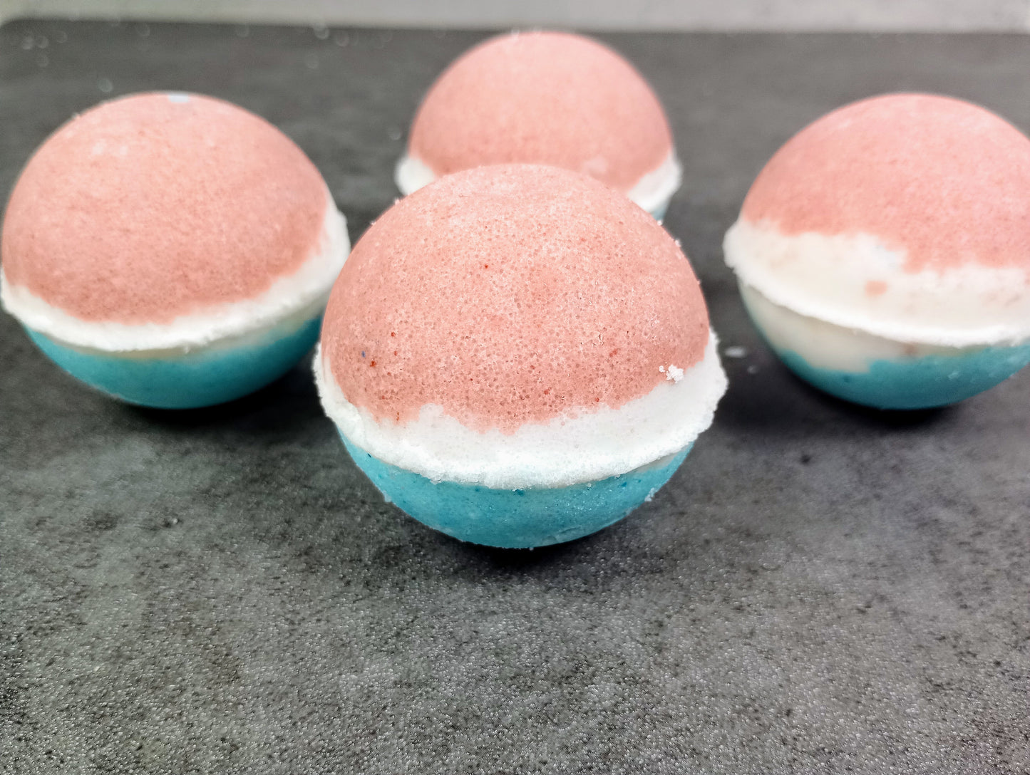 Natural Moisturizing Bath Bombs