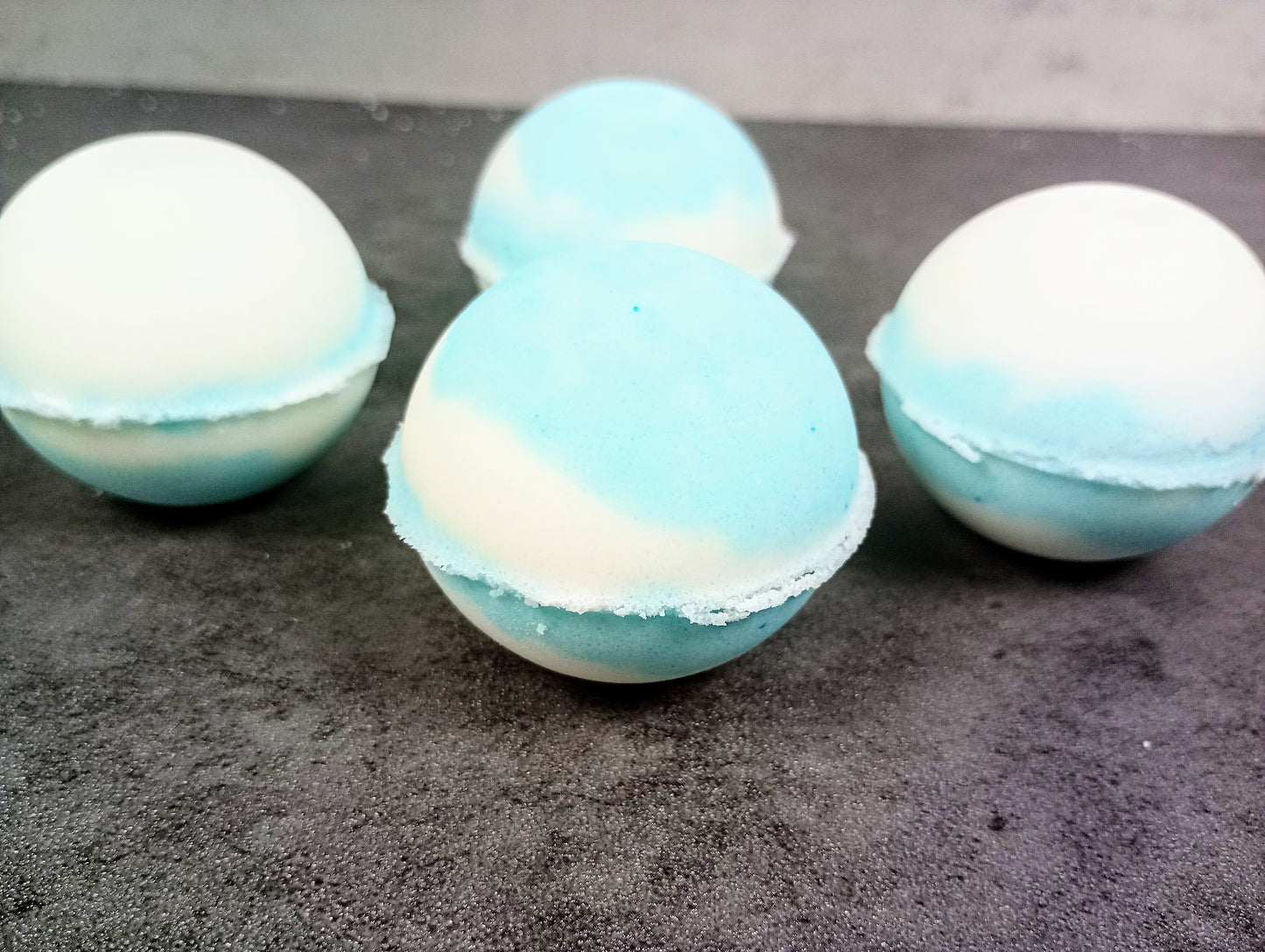 Natural Moisturizing Bath Bombs