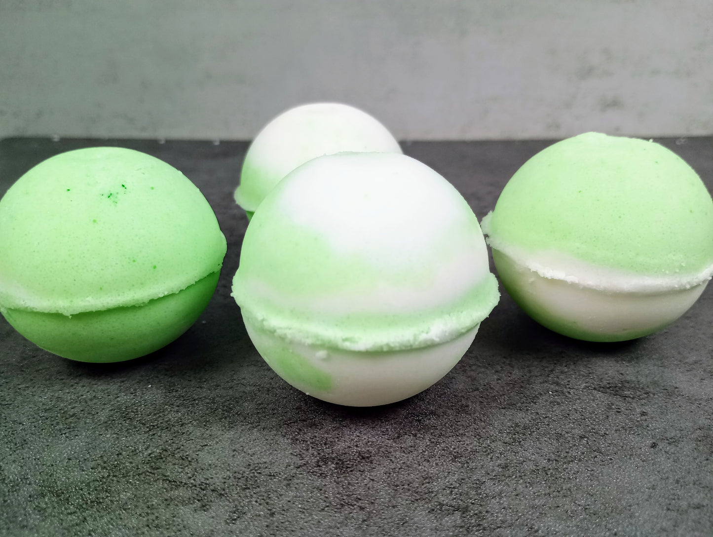 Natural Moisturizing Bath Bombs